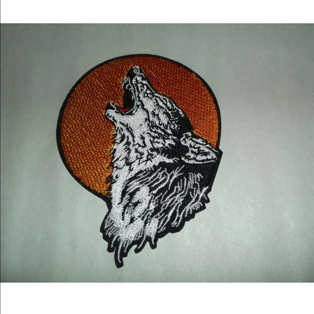 Wolf howling at the moon iron on patch